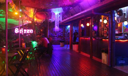 3 bares para curtir a noite no Centrinho da Praia do Rosa